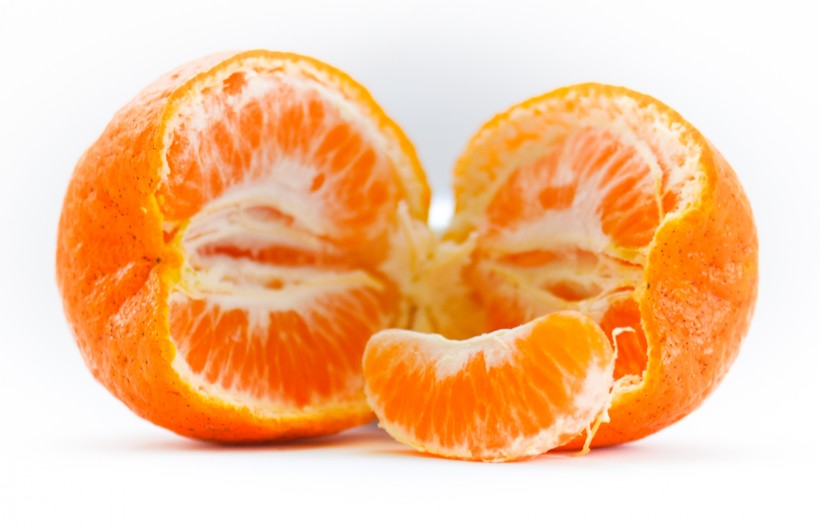 酸甜可口剥开的橘子图片
