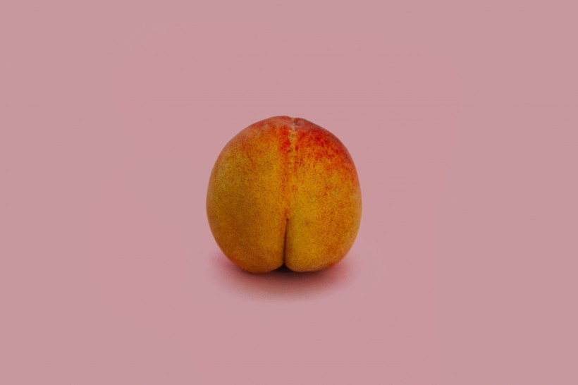 红彤彤的桃子图片