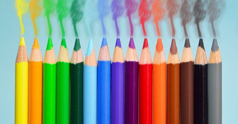 彩色铅笔的特写图片
