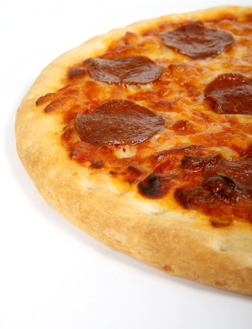 醇美好吃的奶酪香肠披萨图片