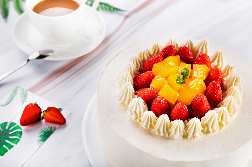 草莓水果奶油蛋糕图片