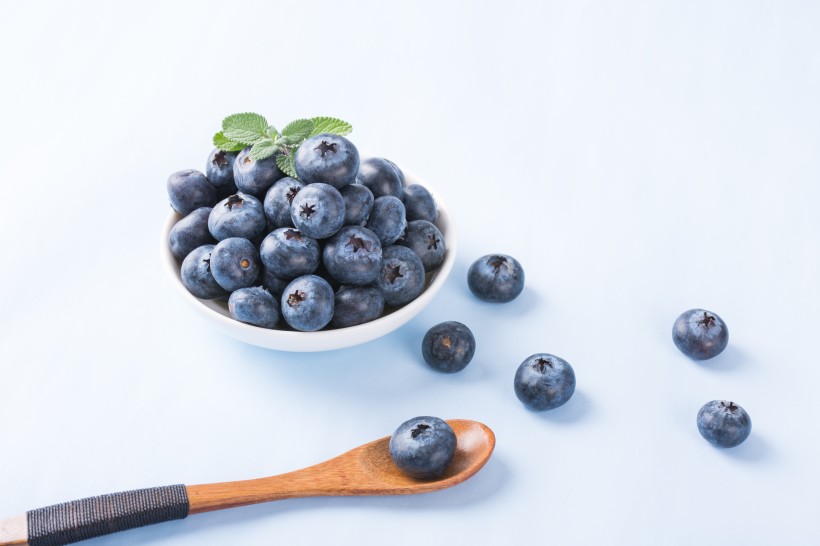 新鲜有营养的蓝莓图片