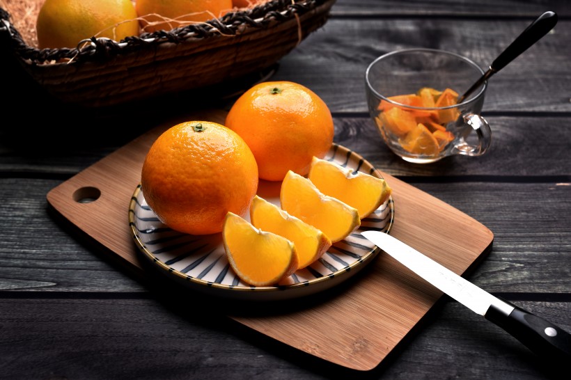 新鲜多汁的橘子图片