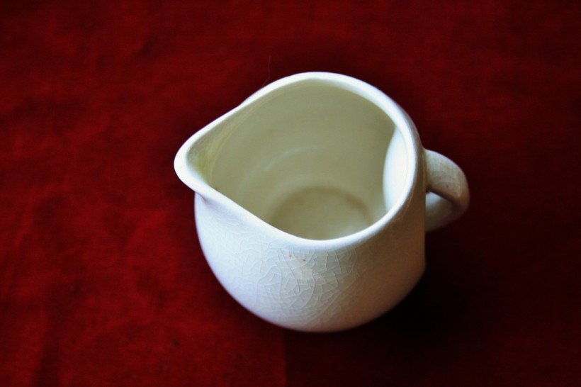 陶瓷杯子和碗图片