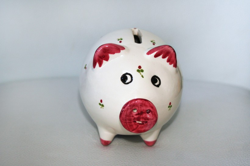 猪型储钱罐图片
