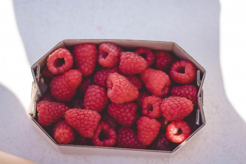 鲜红的树莓图片