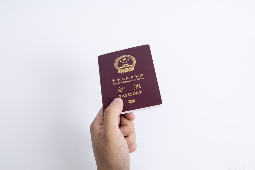 出国必备护照图片
