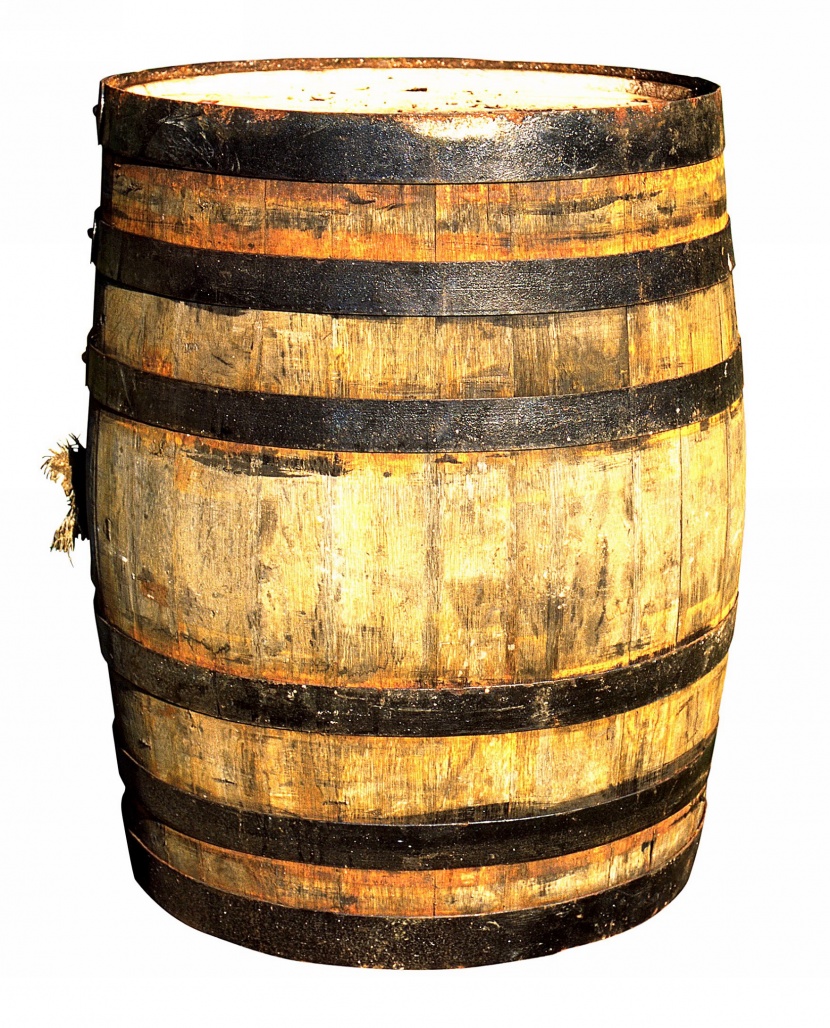 木制酒桶图片