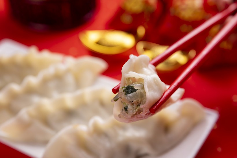 冬至鲜香好吃煮熟的饺子图片