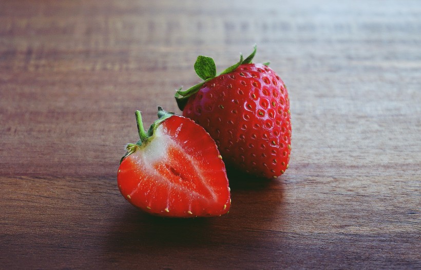 酸甜可口的鲜红草莓图片