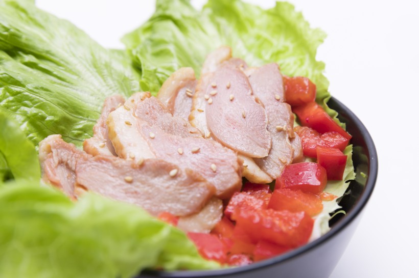 美味好吃的鸭胸肉蔬菜沙拉图片