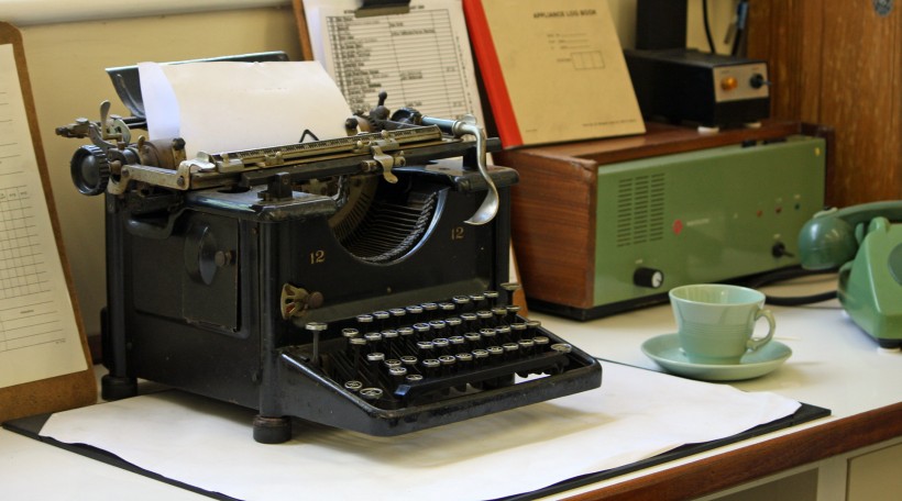 古董打字机图片