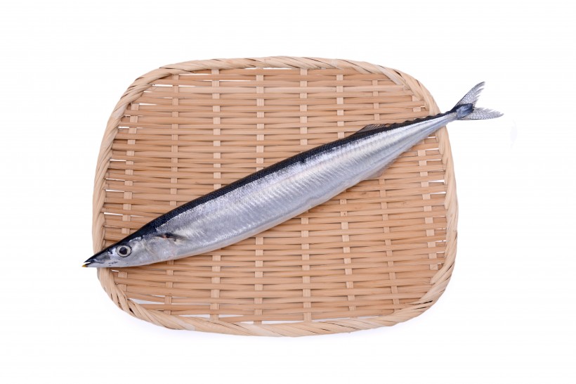 银色日式秋刀鱼图片