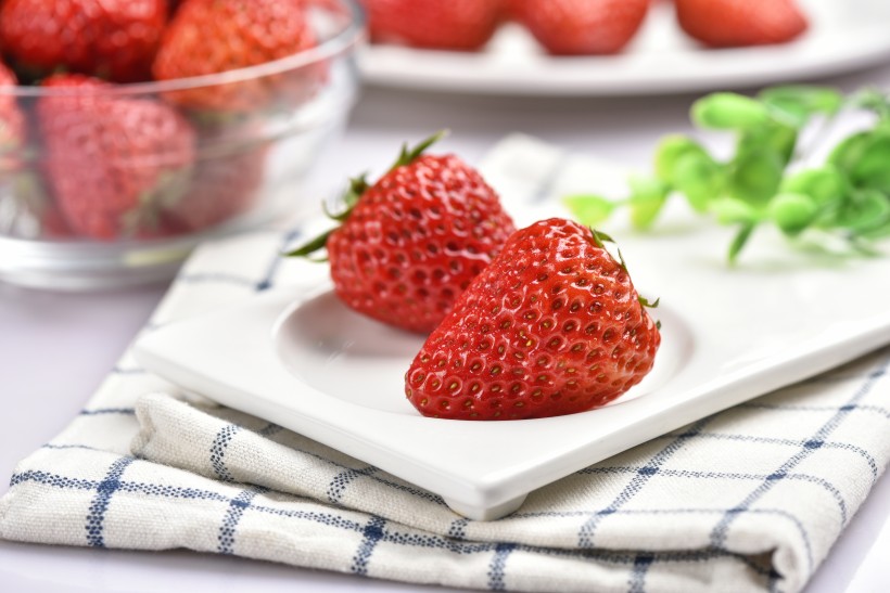 营养好吃的草莓图片