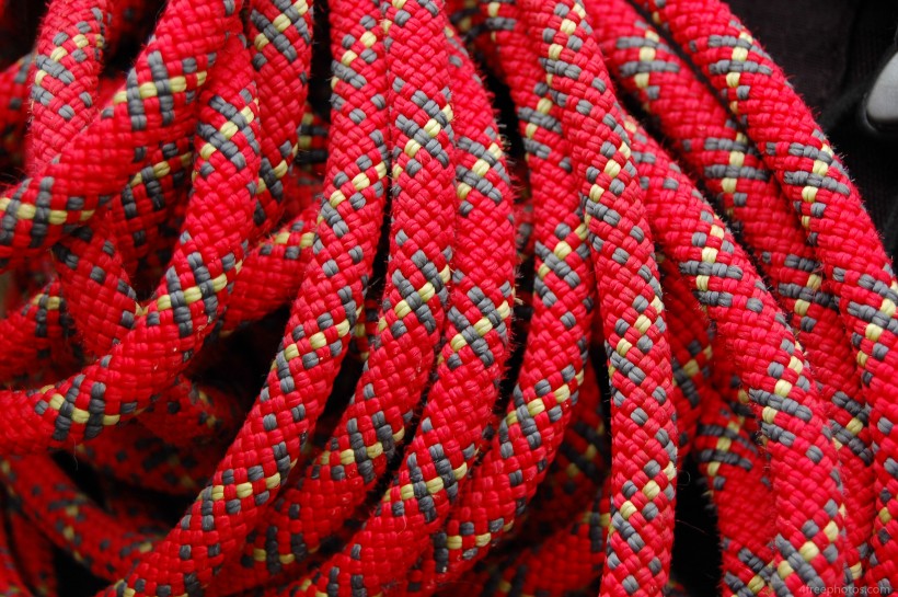 攀岩用的红色攀岩绳图片