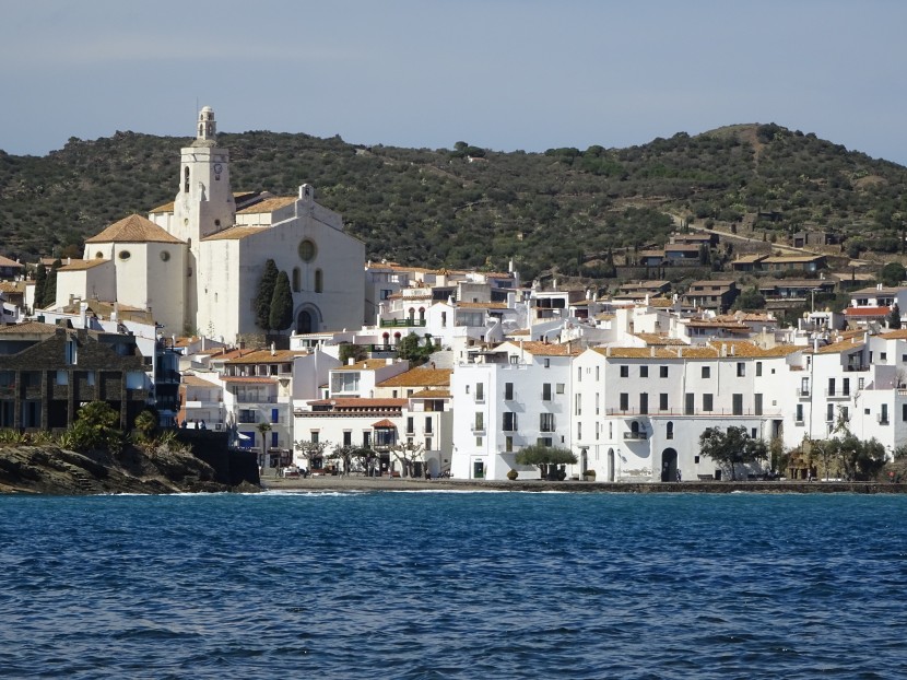 西班牙白色小镇卡达克斯建筑风景图片