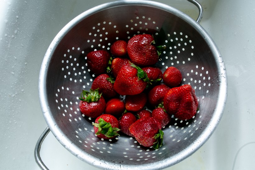 新鲜爽口的草莓图片