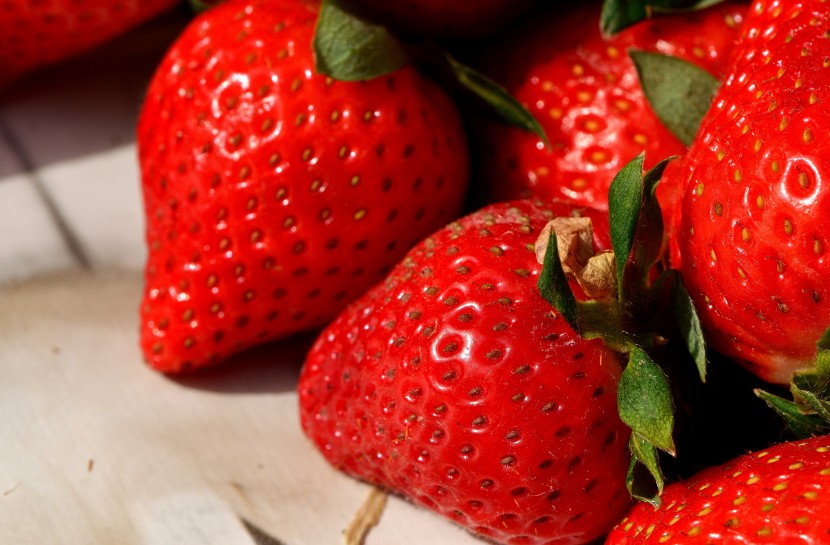 酸甜鲜红的草莓图片