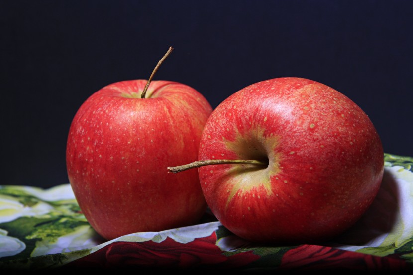 富含维生素的红苹果图片