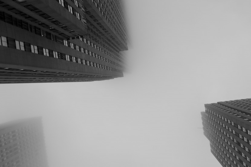浓雾中的城市图片