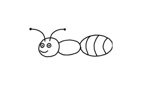 4.头上方画上蚂蚁又细又长的触角，像两根面条，顶端画上小圆点。画它微笑的嘴巴，明亮的一对儿眼睛。