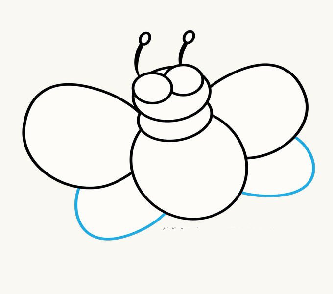 步骤8：在翅膀下面增加两个类似的形状，形成蜜蜂的小翅膀。