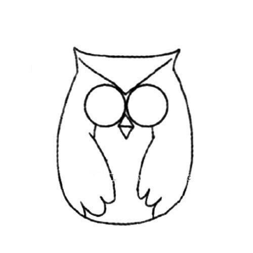 2.接着画猫头鹰的大眼睛和翅膀。