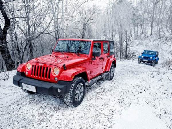 一组红色酷炫的jeep牧马人汽车图片