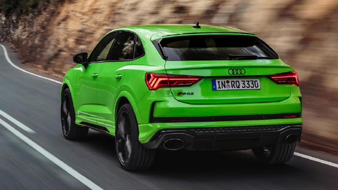 一组红色绿色的Audi RSQ3 Sportback奥迪图片