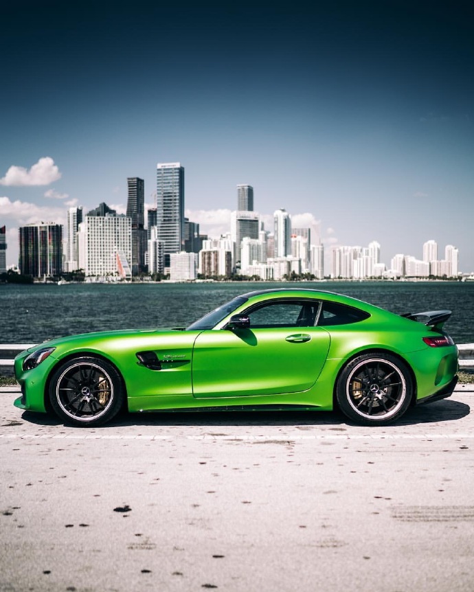 一组绿色帅气的奔驰AMG GT-R x3图片