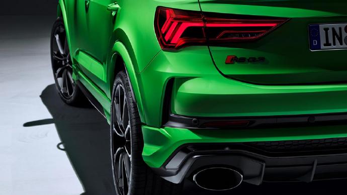一组红色绿色的Audi RSQ3 Sportback奥迪图片