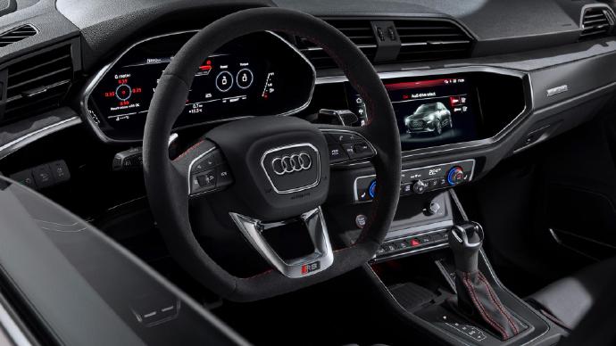 一组红色绿色的Audi RSQ3 Sportback奥迪图片