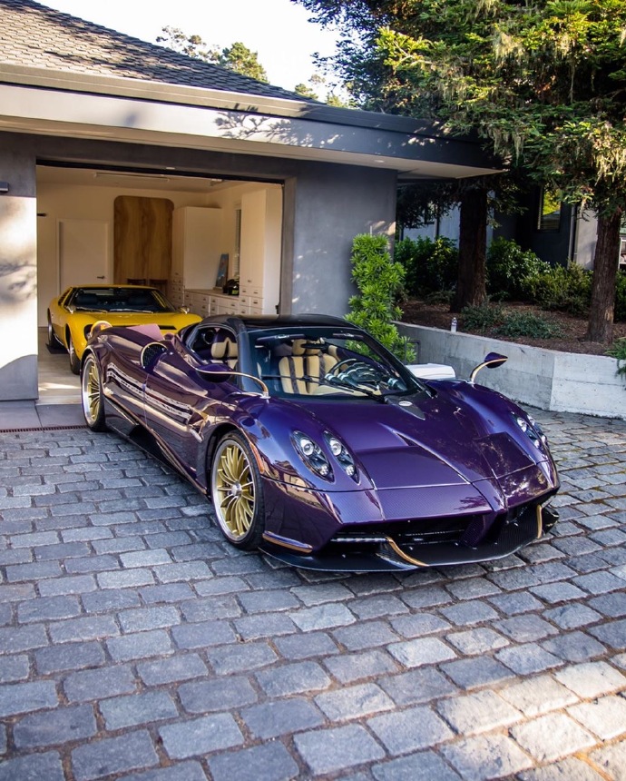 炫酷帅气的紫色帕加尼超级跑车图片