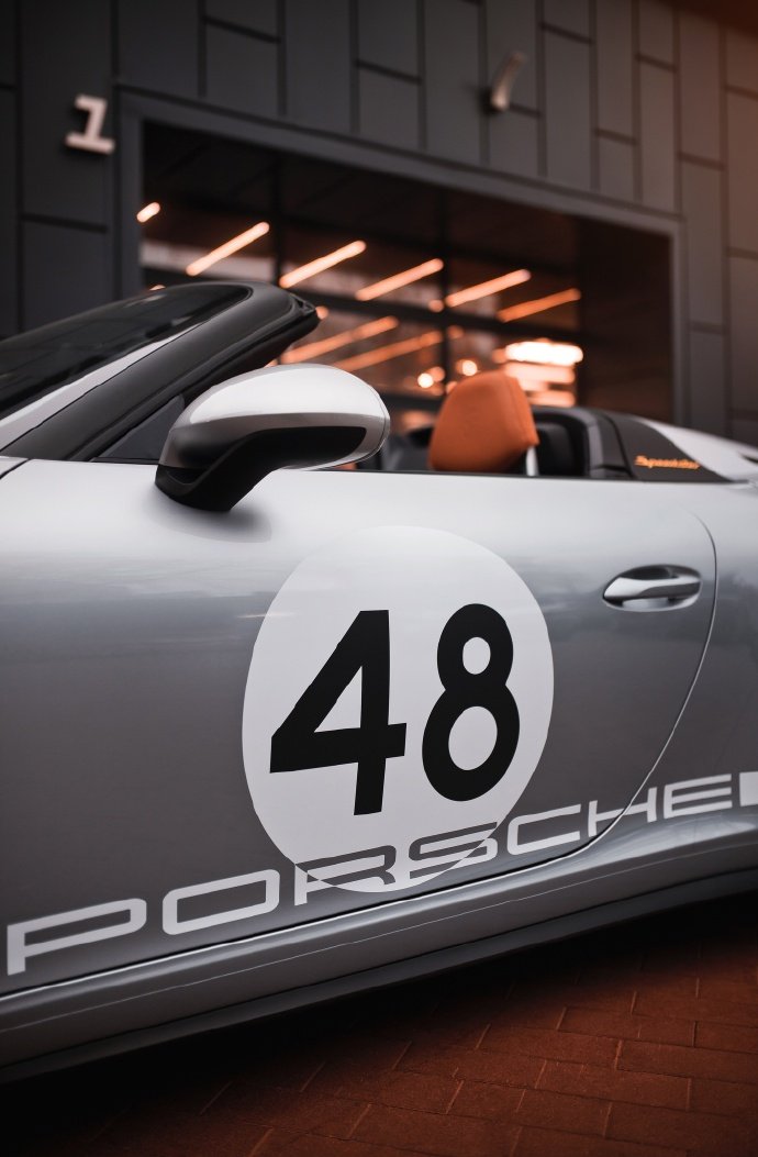 Porsche 911 Speedster ，外形炫酷十足