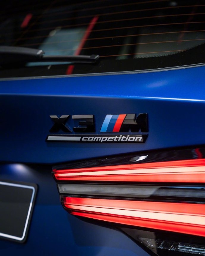 一组蓝色的新宝马X5汽车图片