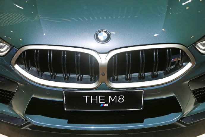 全新BMW M8四门轿跑车,凌厉优雅的车身轮廓