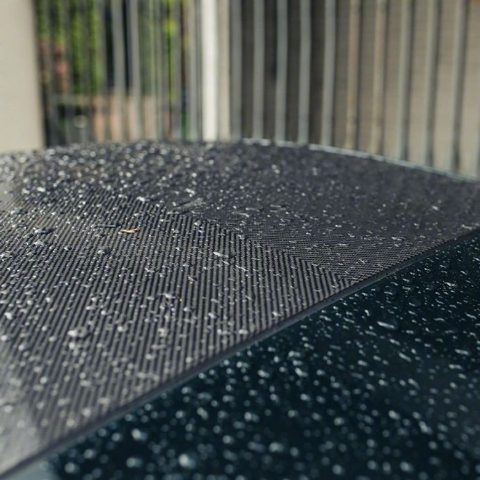 一组雨中的阿斯顿马丁Vantage GT8图片