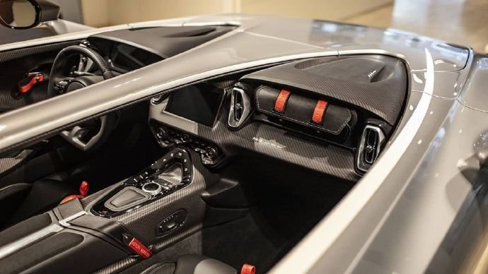 全新的全敞篷马丁V12 Speedster图片欣赏