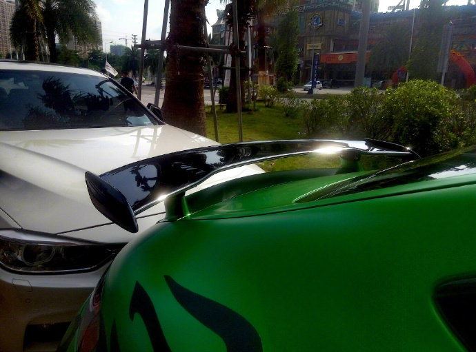 绿魔——梅赛德斯AMG GT R