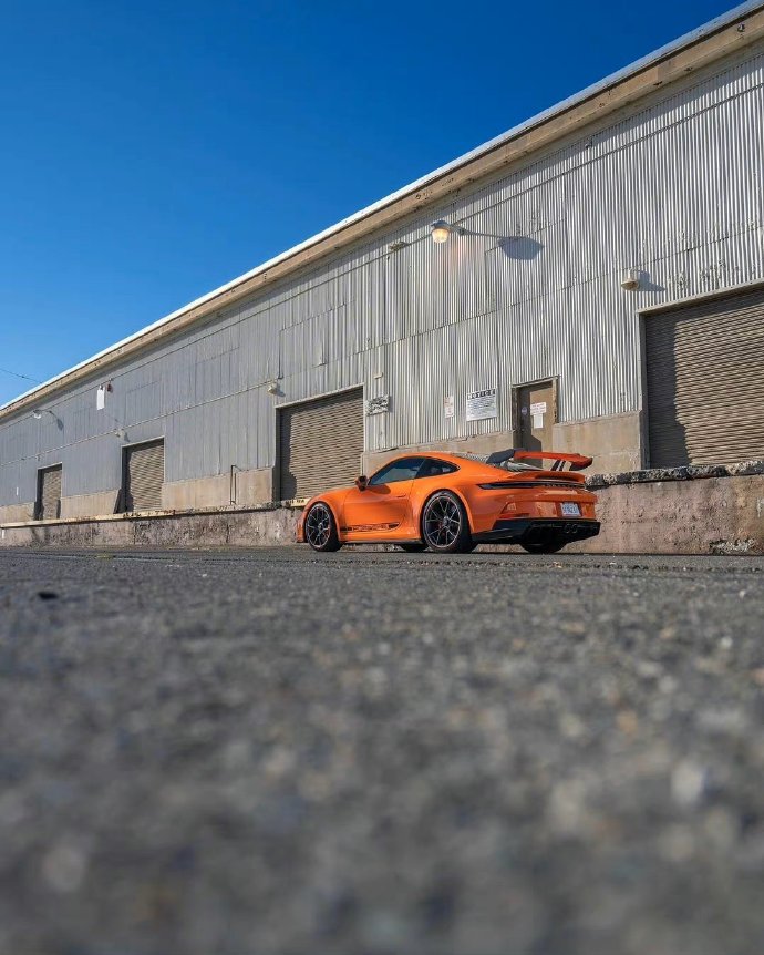 一组橙色的保时捷911 GT3跑车图片