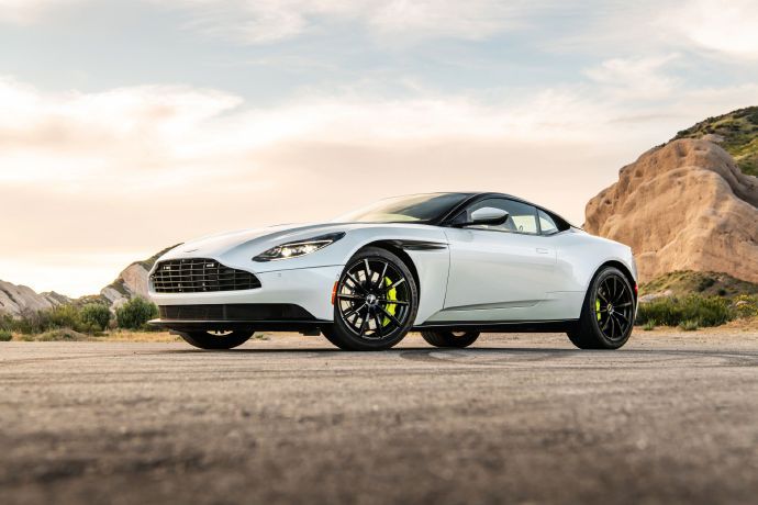 Aston Martin DB11 AMR，绅士帅气风度翩翩