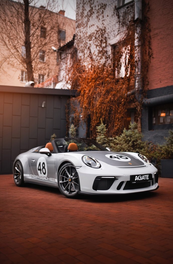 Porsche 911 Speedster ，外形炫酷十足