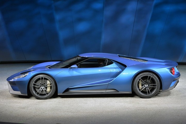 蓝色顶级豪华车福特GT汽车图片