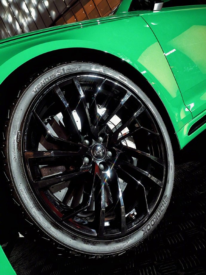 一组亮眼的绿色新奥迪RS4图片