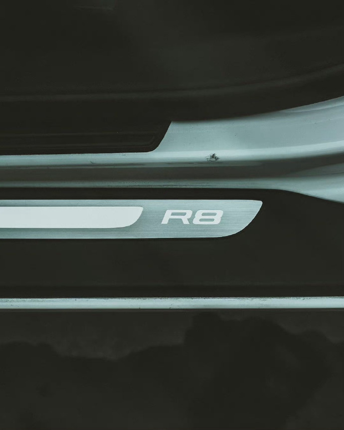 一组经典的奥迪R8 V8 Coupe汽车图片