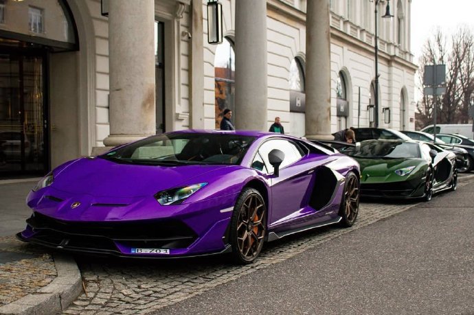 兰博基尼Aventador SVJ，紫色帅还是绿色帅