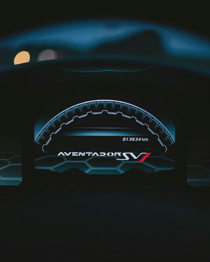 绿色的兰博基尼 Aventador SVJ图片