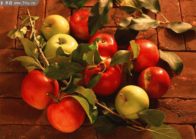 青涩的红绿苹果高清图片素材