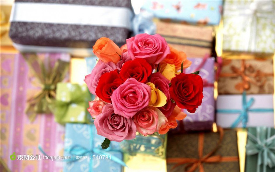 情人节的礼物与玫瑰花束图片