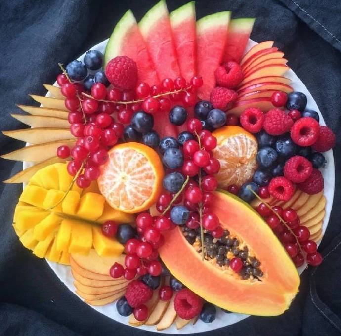 这样吃水果比较过瘾的水果拼盘